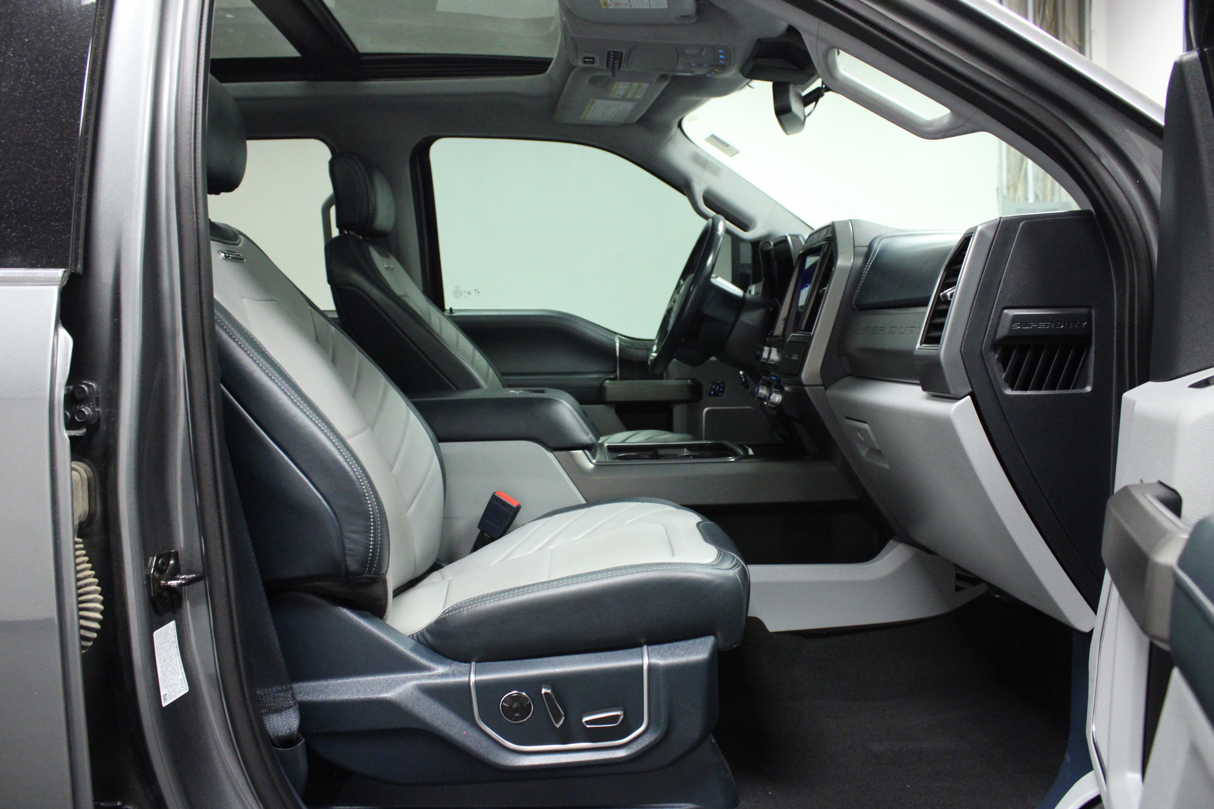 Used 2022 Ford F450 Limited w/ FX4 Off-Road Package image 16