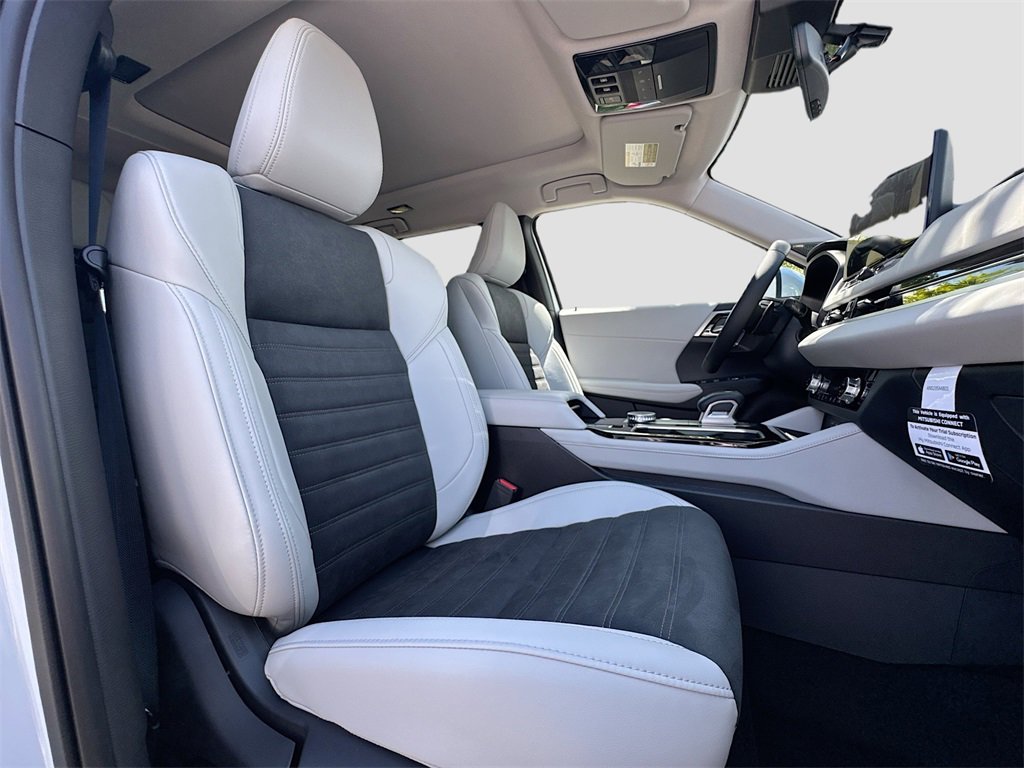 New 2025 Mitsubishi Outlander SE image 31