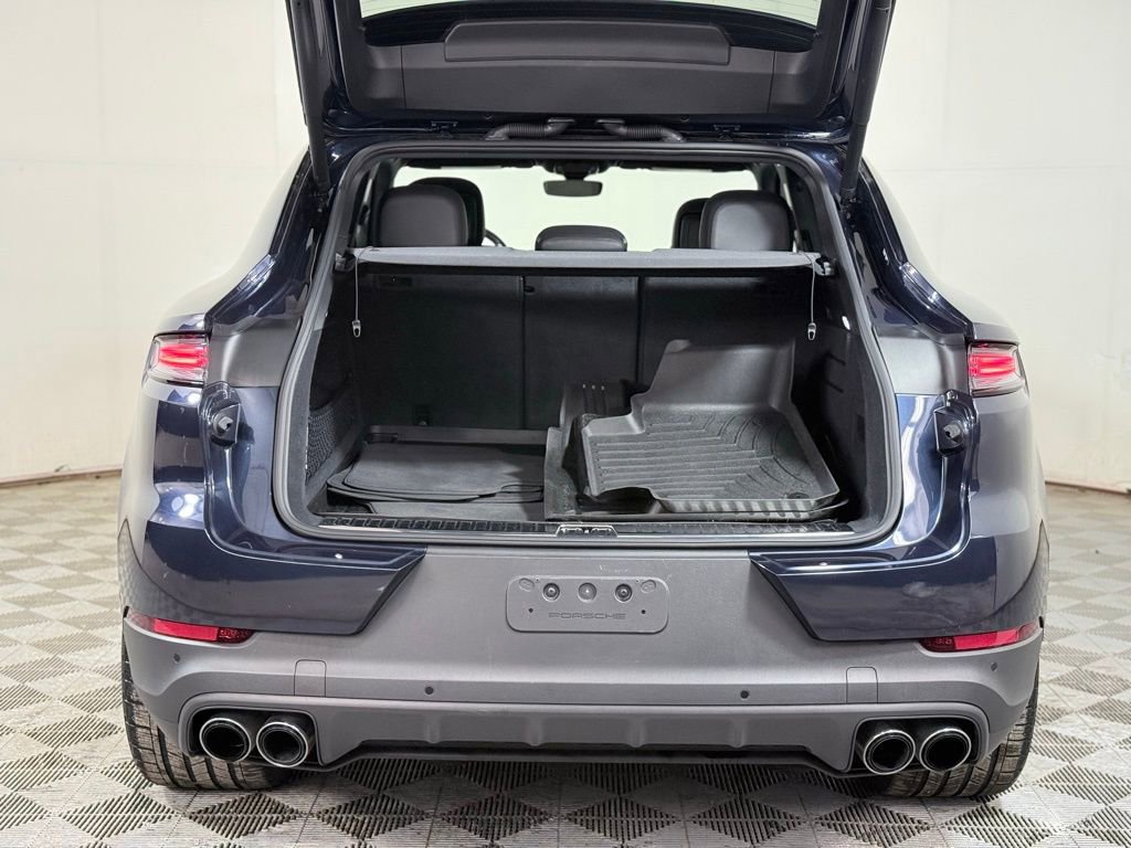 Used 2024 Porsche Cayenne Coupe image 6