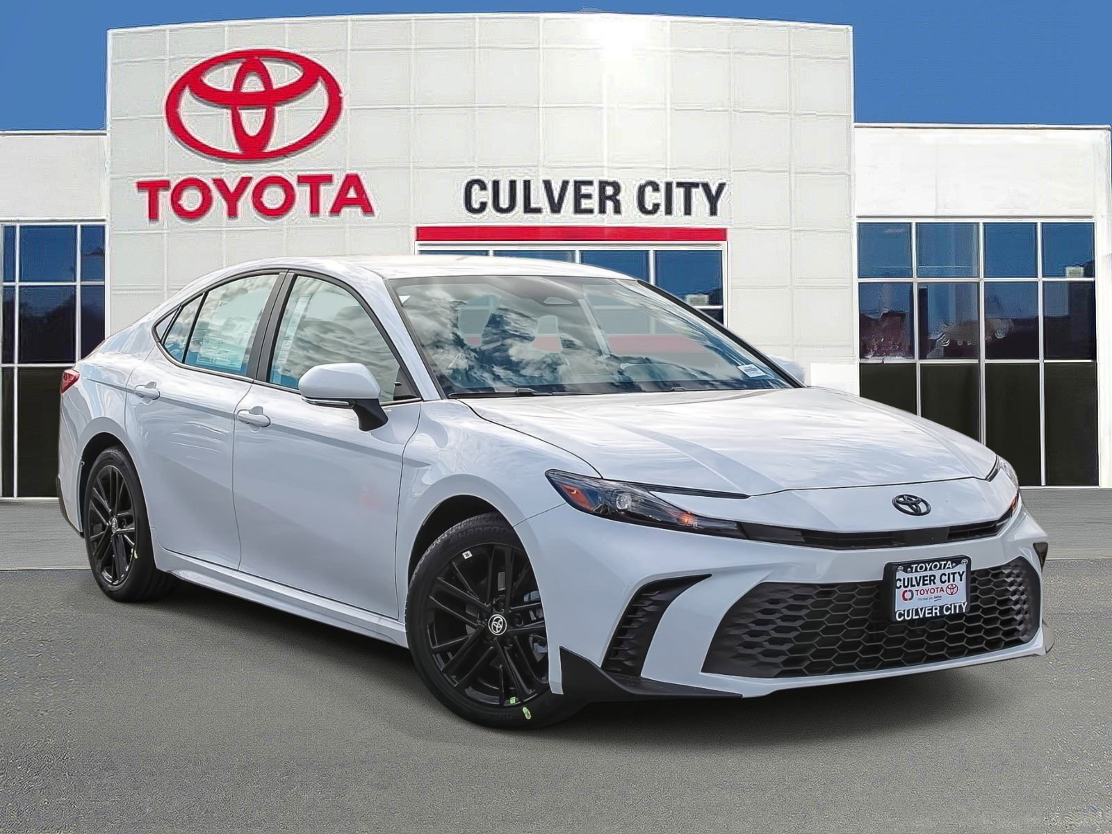 New 2026 Toyota Camry SE image 1