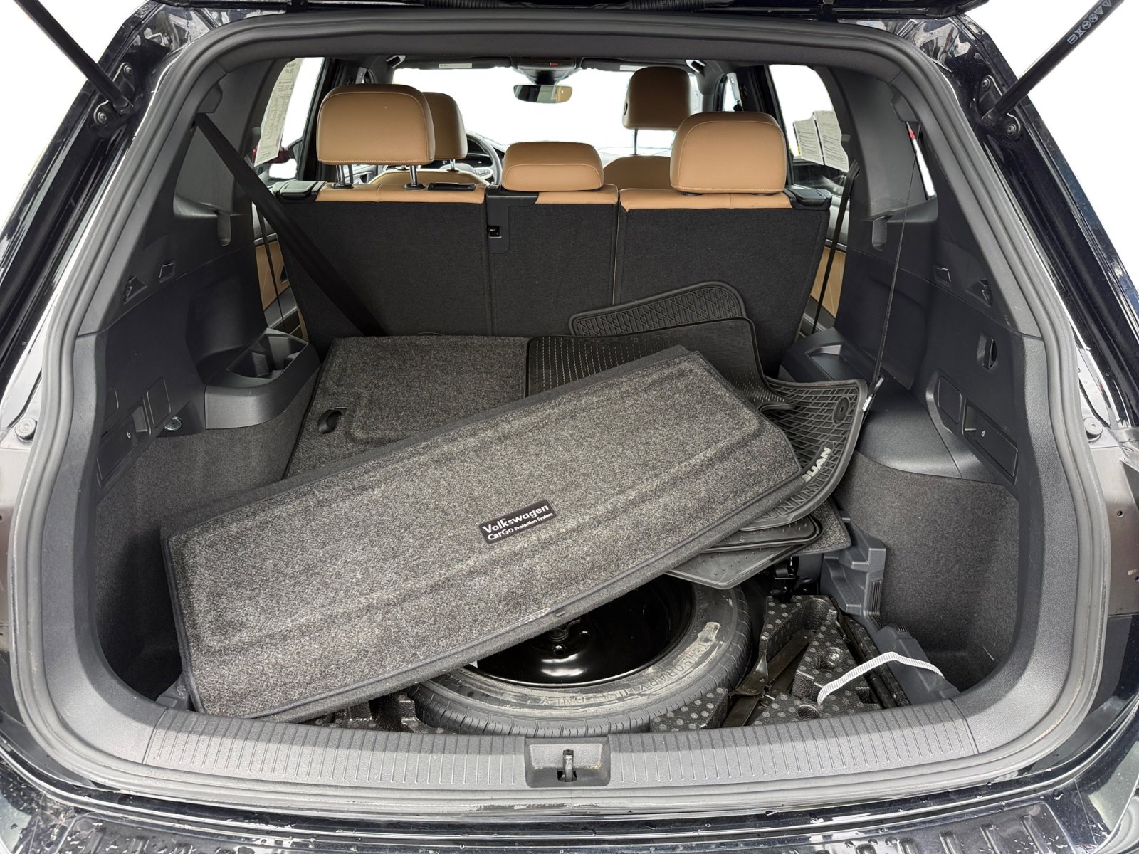 Certified 2023 Volkswagen Tiguan SE w/ Panoramic Sunroof Package image 17