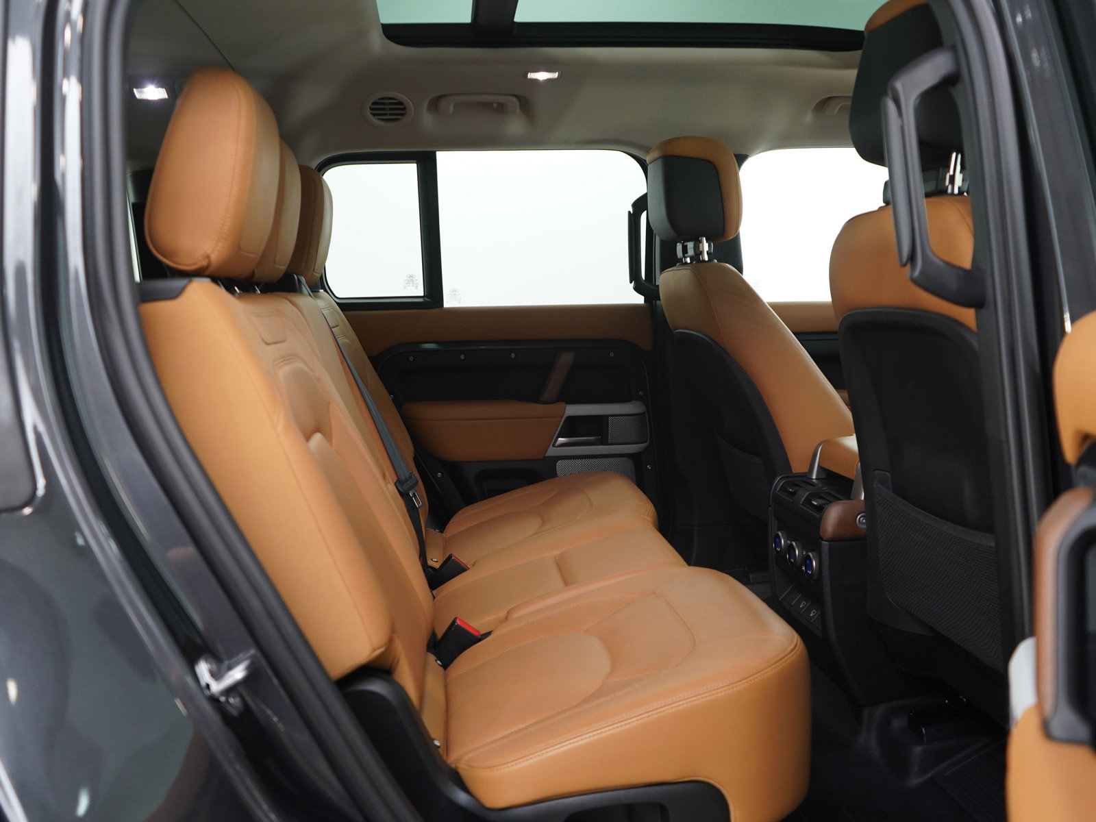 Used 2023 Land Rover Defender 130 First Edition image 12