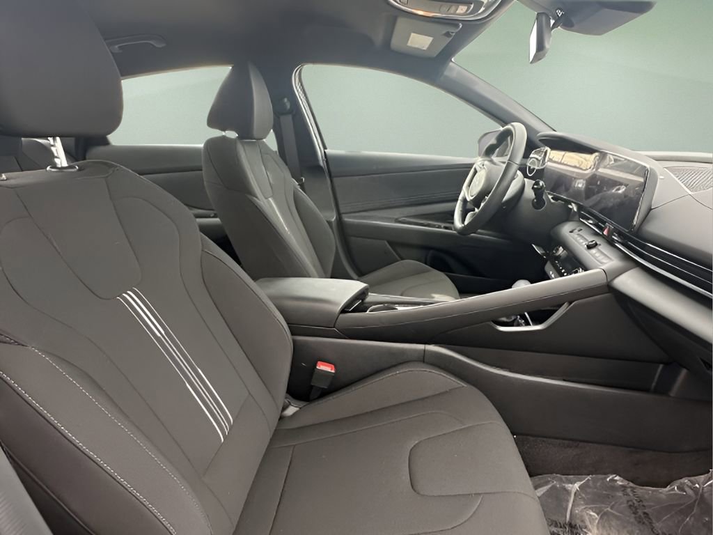 Used 2025 Hyundai Elantra SEL image 22