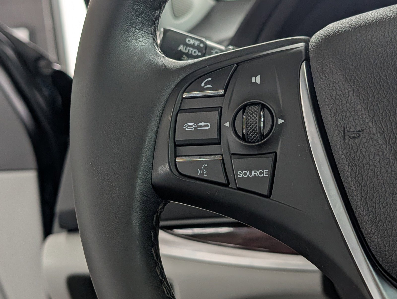 Used 2015 Acura TLX w/ Technology Package FWD image 19