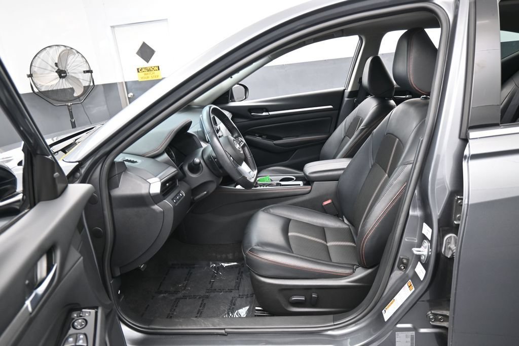 Used 2024 Nissan Altima 2.5 SR FWD image 11