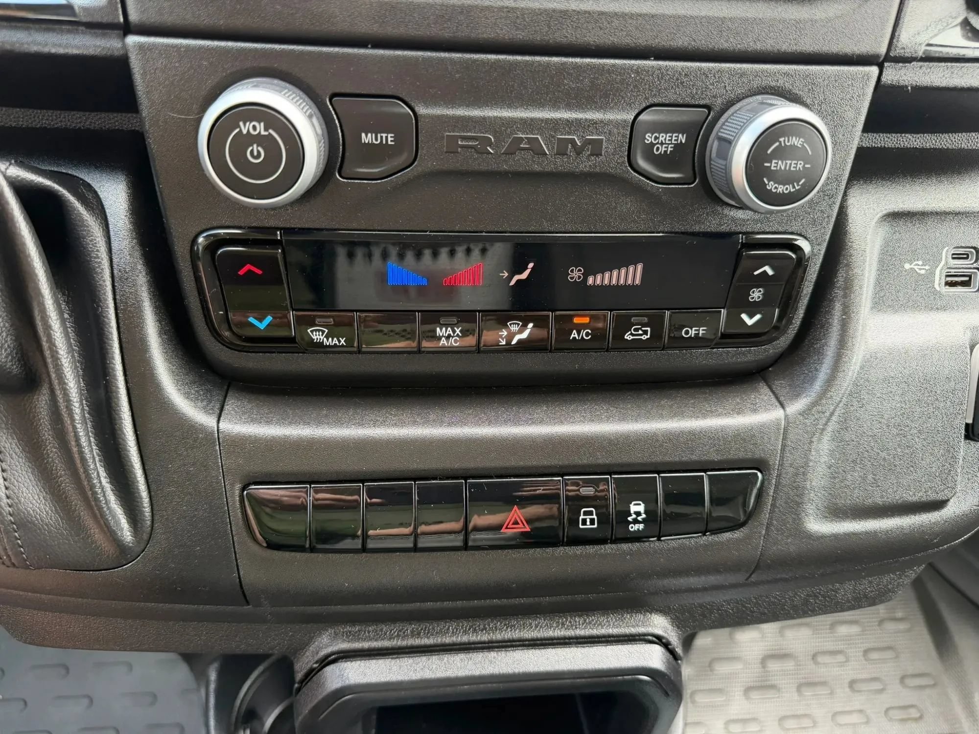 Used 2022 RAM ProMaster 2500 FWD image 24