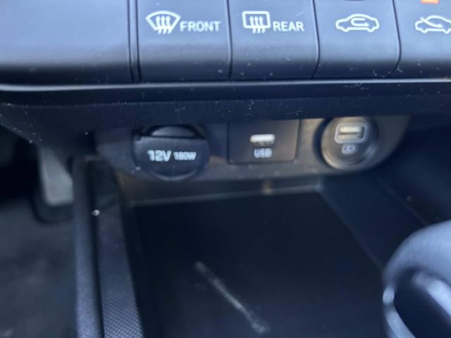 Certified 2023 Hyundai Elantra SEL image 29