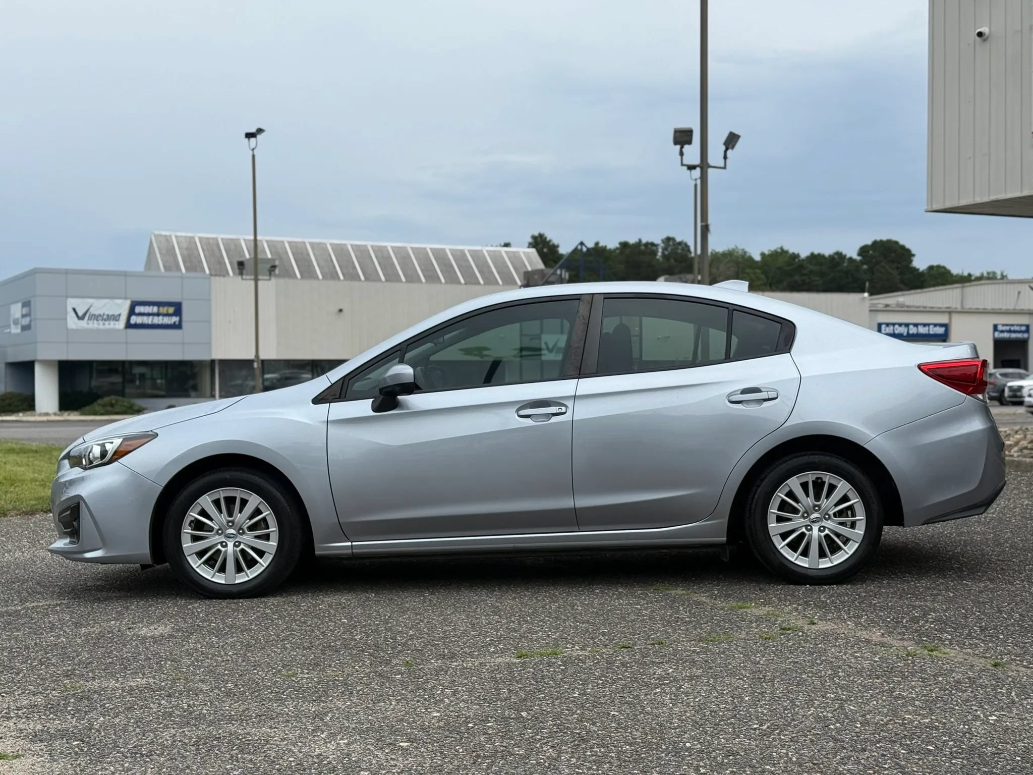 Used 2017 Subaru Impreza 2.0i Premium w/ BSD & Rcta/SRF/Eyesight AWD/4WD image 2