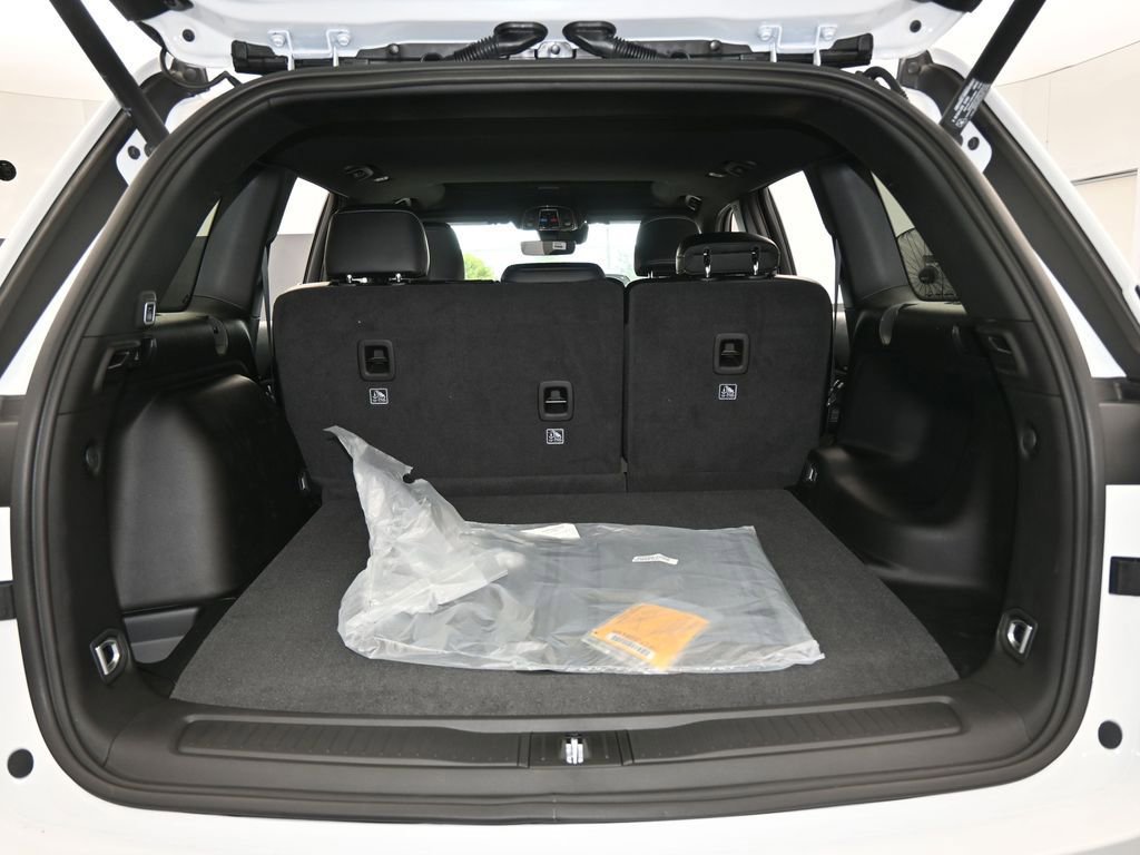 Used 2025 Jeep Grand Cherokee Altitude image 32