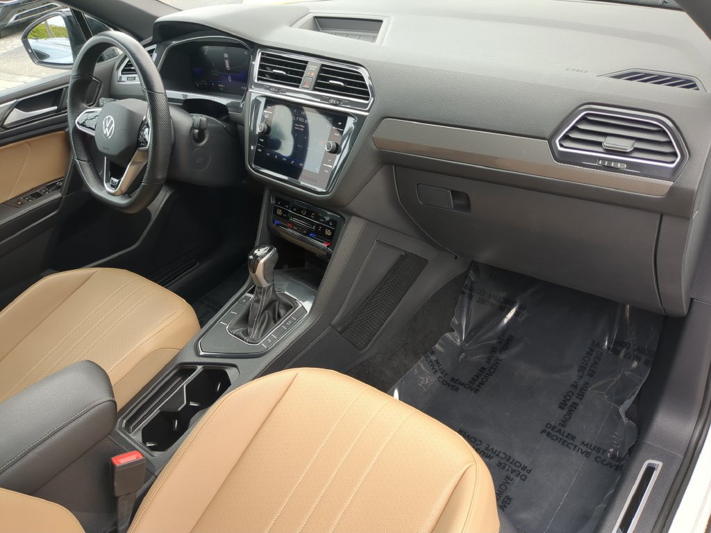 Certified 2023 Volkswagen Tiguan SE R-Line FWD image 11