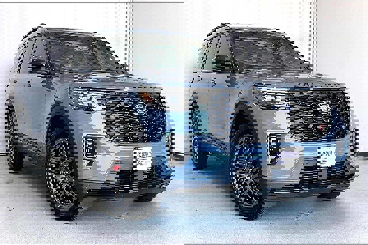 Certified 2025 Ford Explorer ST image 1