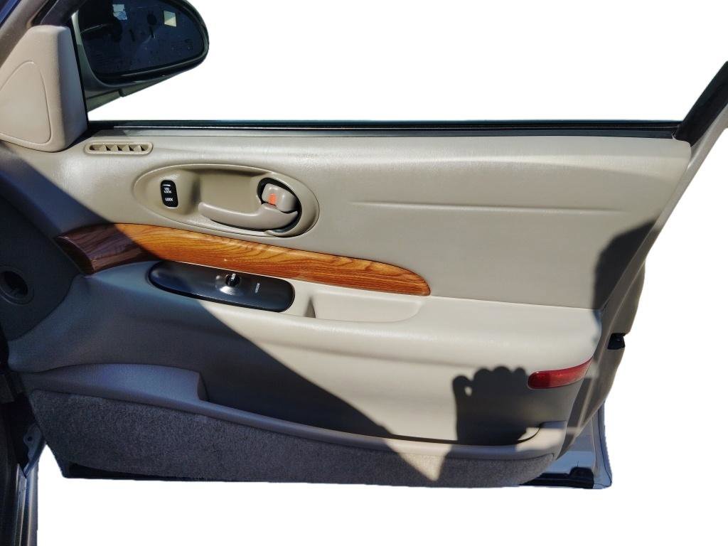 Used 2002 Buick Le Sabre Custom image 26