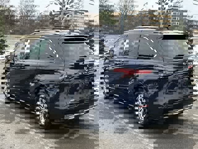 Used 2024 Toyota Sienna Platinum image 34