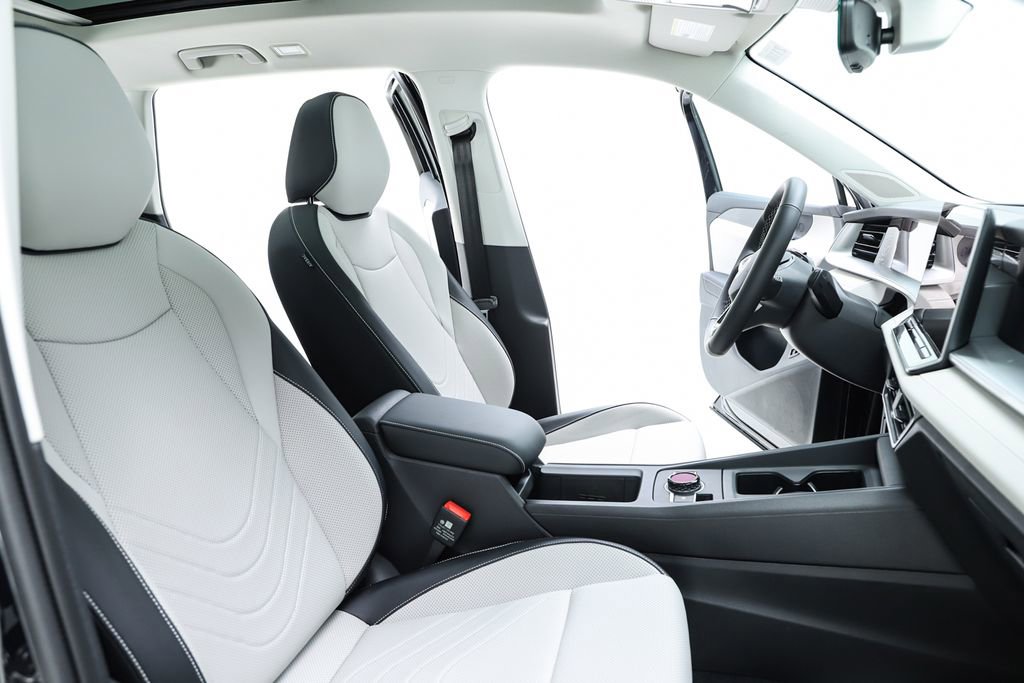 New 2026 Volkswagen Tiguan SE image 36