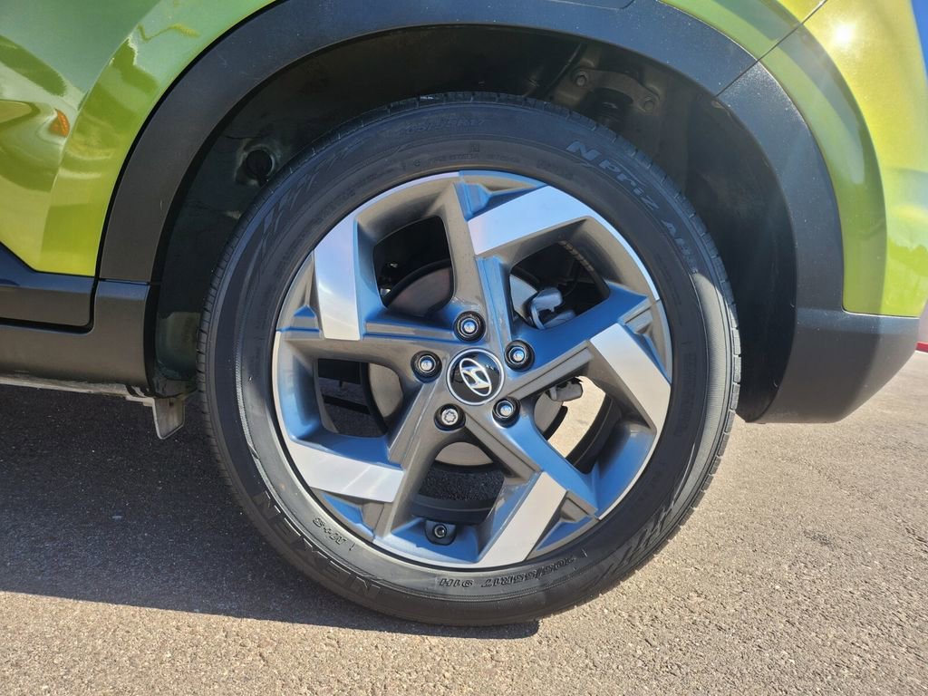 Certified 2021 Hyundai Venue SEL w/ Premium Package image 33