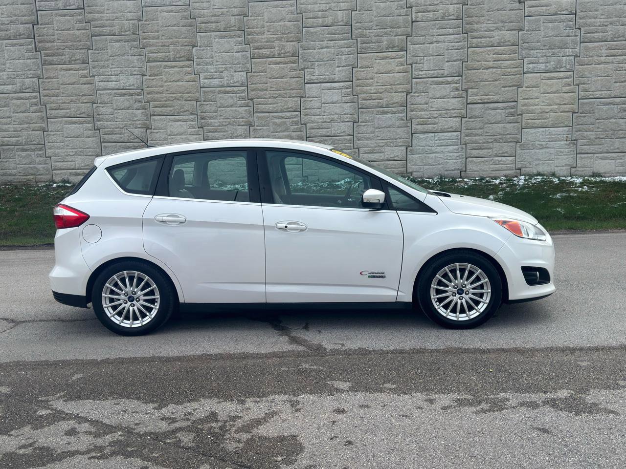 Used 2015 Ford C-MAX Energi SEL w/ Equipment Group 301A image 2