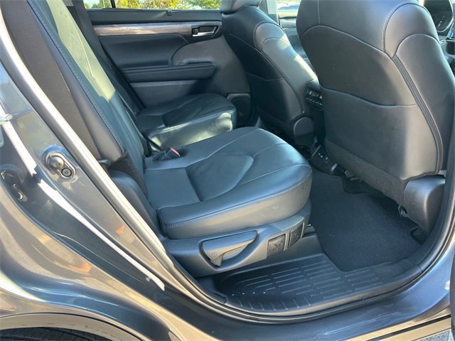 Used 2024 Toyota Highlander Platinum image 15