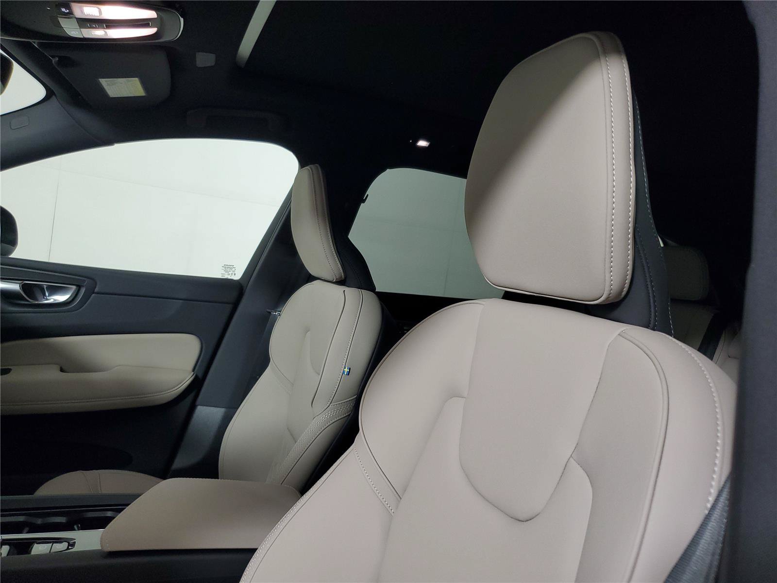 New 2026 Volvo XC60 B5 Plus w/ Protection Package Premier AWD/4WD image 23