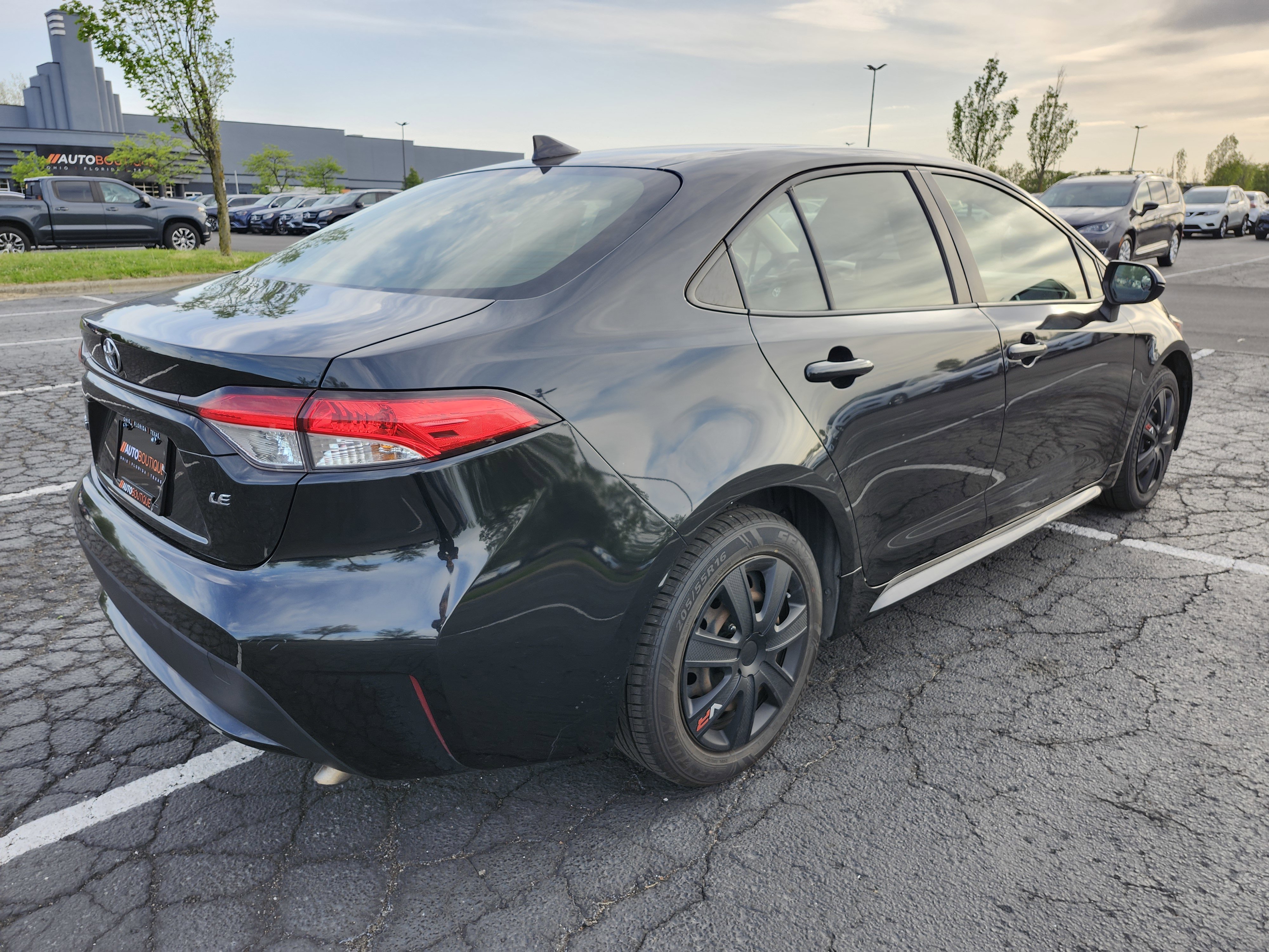 Used 2020 Toyota Corolla LE FWD image 14