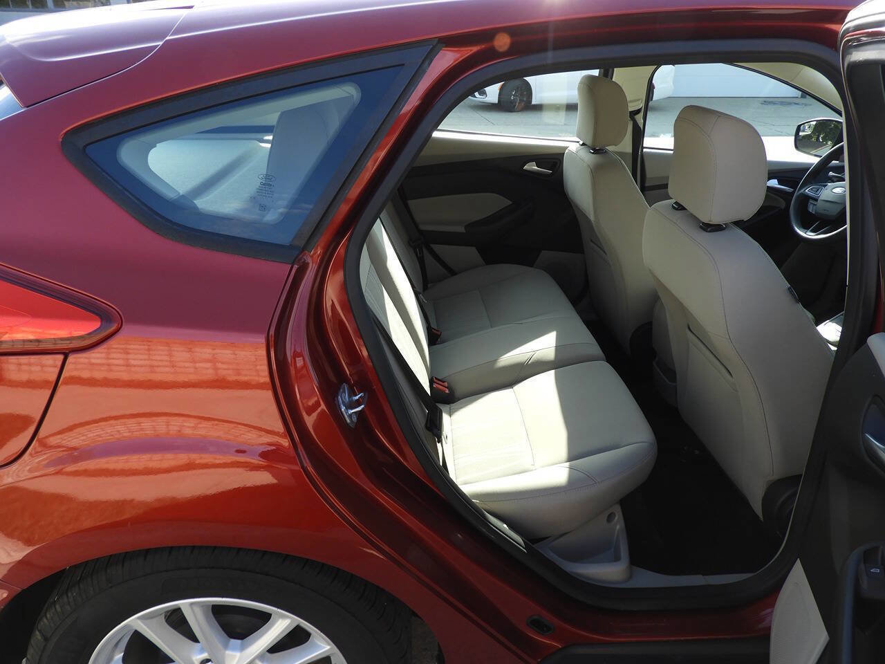 Used 2016 Ford Focus SE image 28