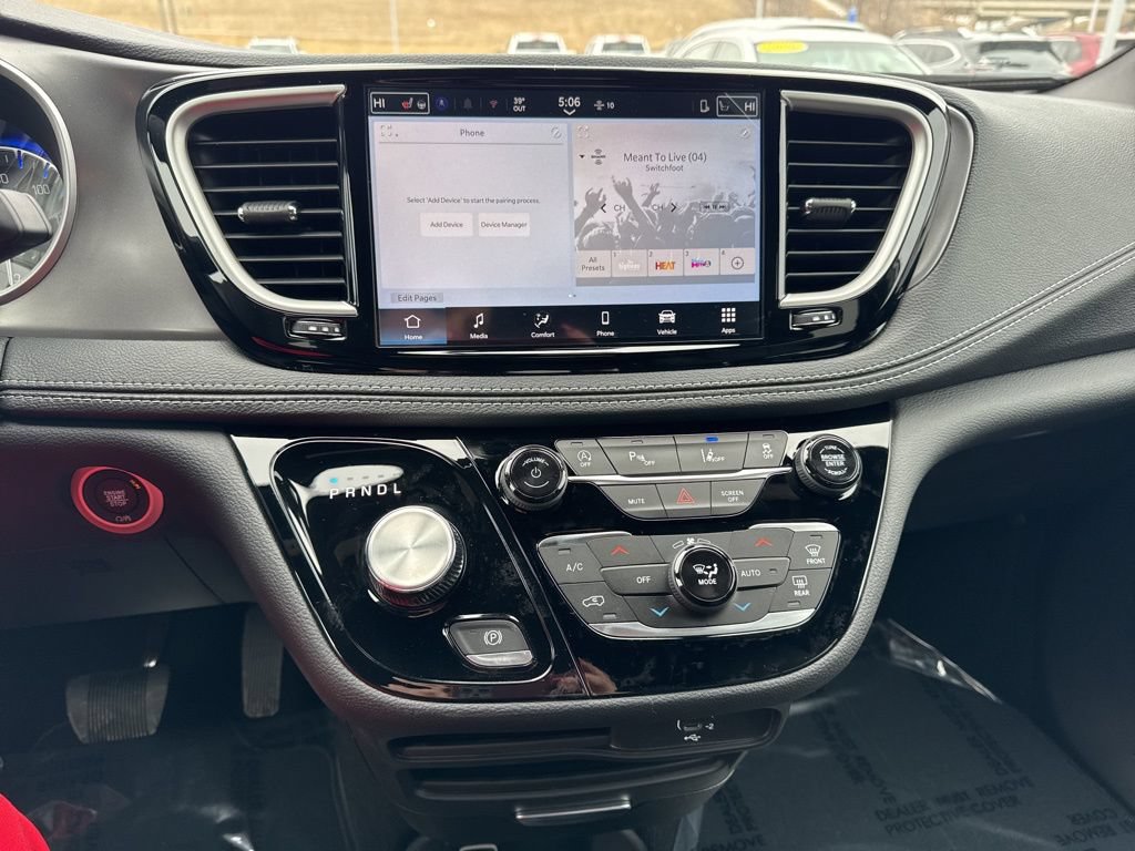 New 2026 Chrysler Pacifica Select AWD/4WD image 3