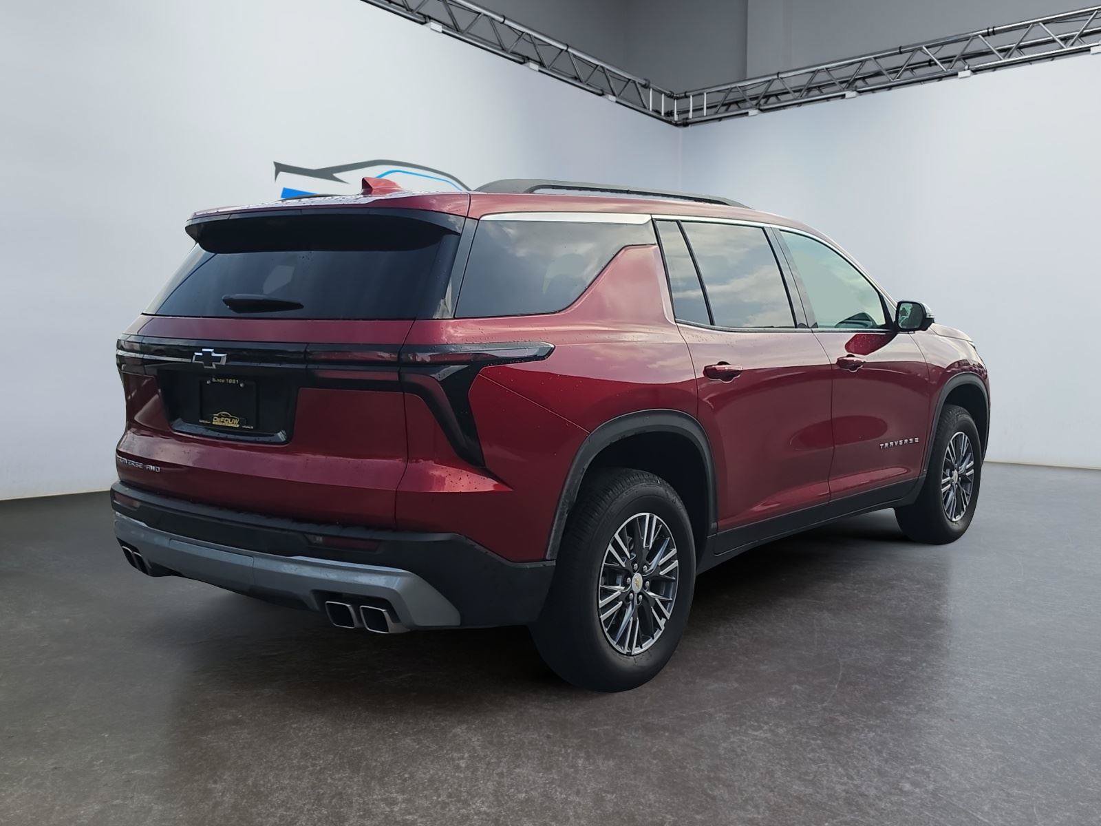 Used 2026 Chevrolet Traverse LT w/ Driver Confidence Package AWD/4WD image 3
