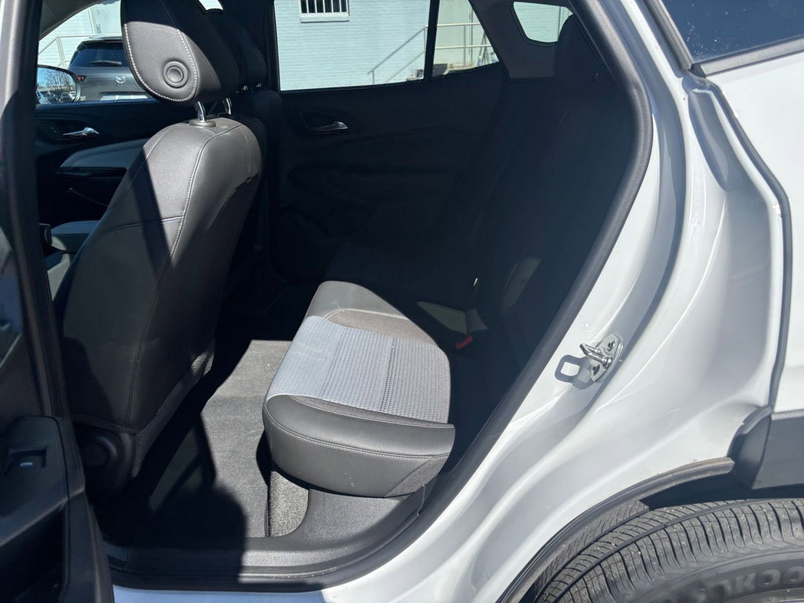 Used 2025 Chevrolet Trax LT w/ LT Convenience Package FWD image 24