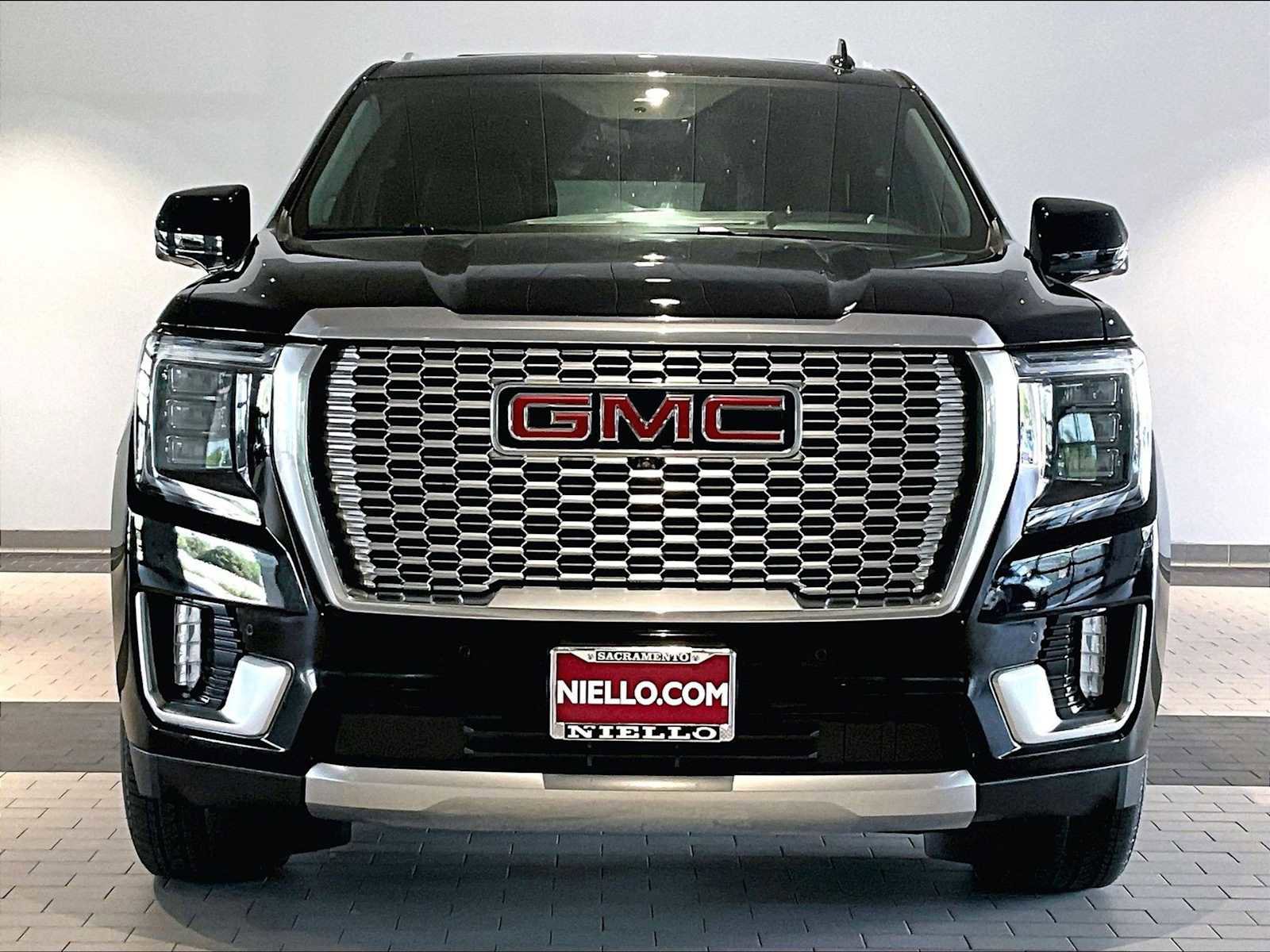Used 2024 GMC Yukon XL Denali w/ Denali Reserve Package image 13