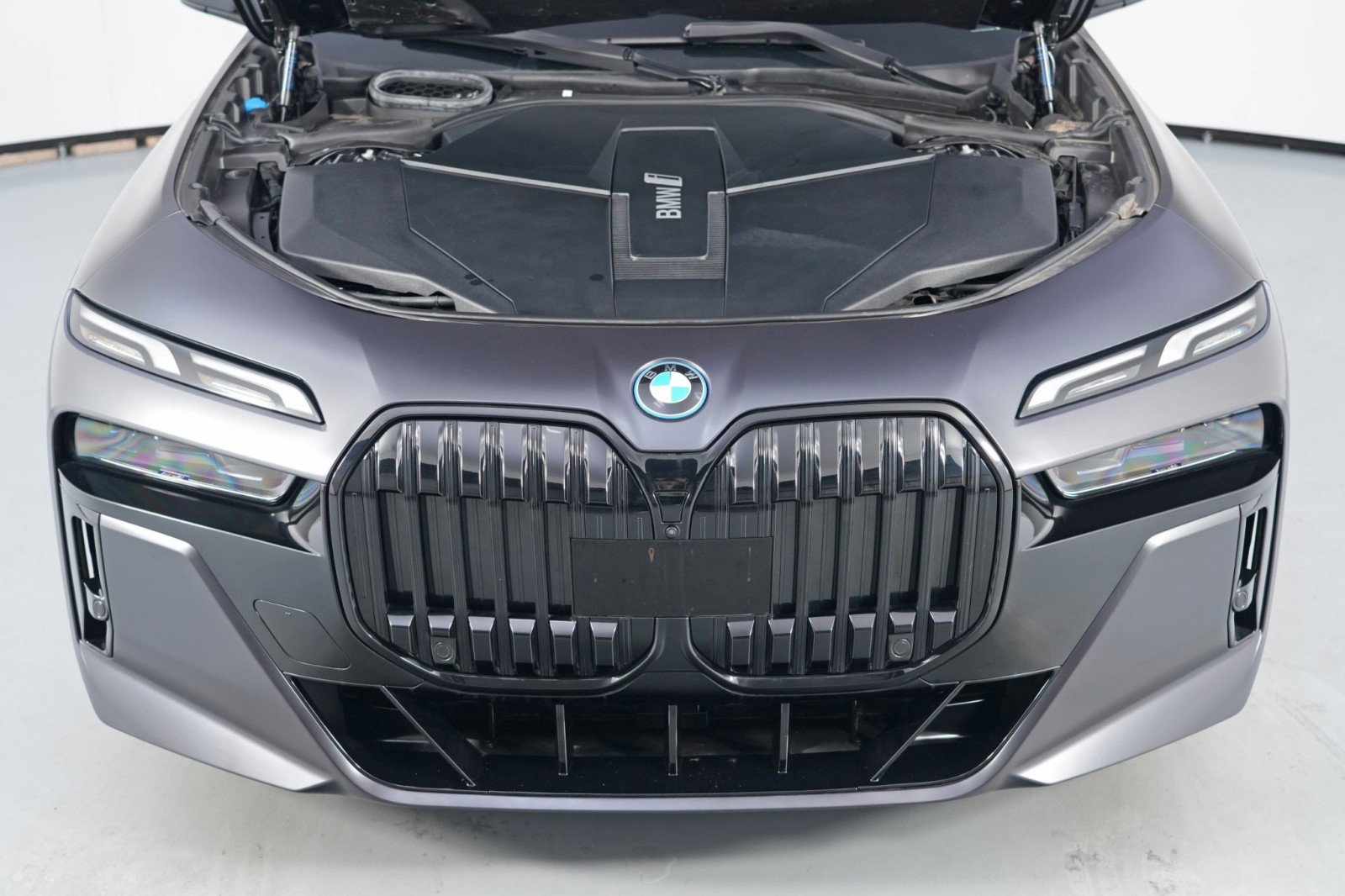 Used 2023 BMW i7 xDrive60 w/ Parking Assistance Package image 8