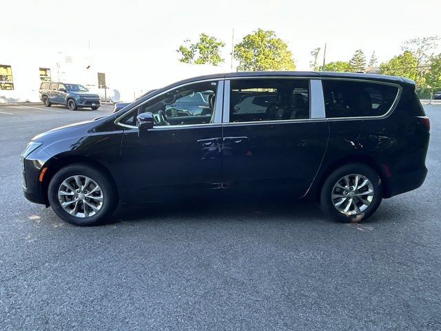 New 2027 Chrysler Pacifica Select AWD/4WD image 5