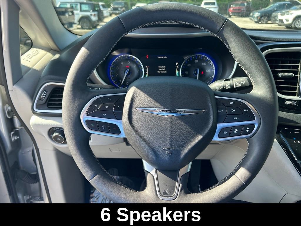 Used 2024 Chrysler Pacifica Touring-L FWD image 15