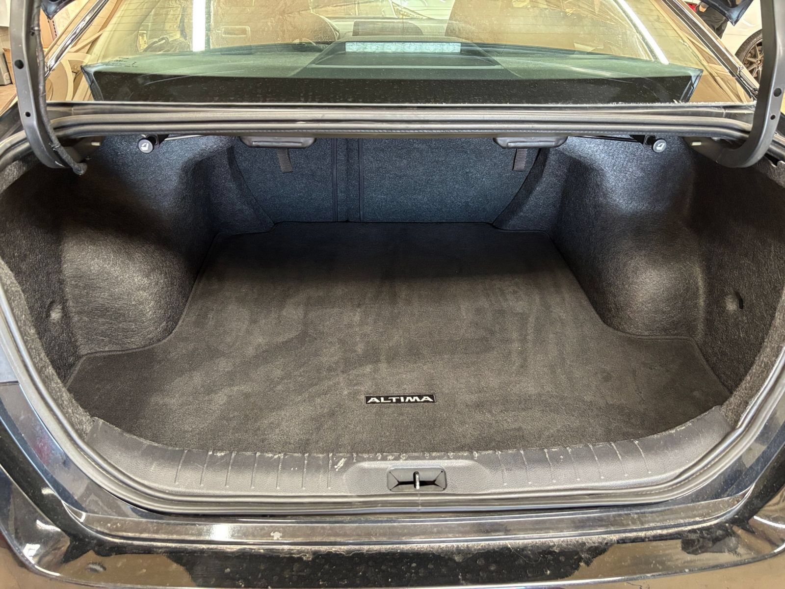 Used 2025 Nissan Altima 2.5 SV FWD image 30