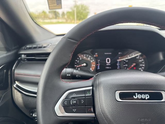 Used 2025 Jeep Compass Trailhawk image 13