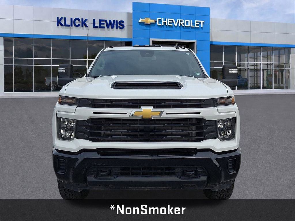 Used 2024 Chevrolet Silverado 2500 Custom w/ Custom Value Package image 2