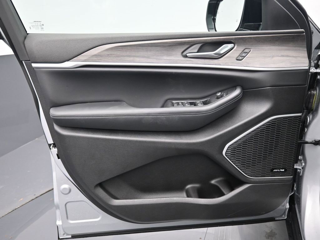 New 2024 Jeep Grand Cherokee Limited 4xe image 9