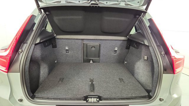 New 2026 Volvo XC40 B5 Plus w/ Protection Package Premier AWD/4WD image 36