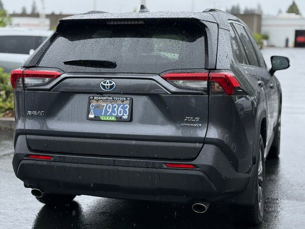 Used 2022 Toyota RAV4 XLE Premium AWD/4WD image 5