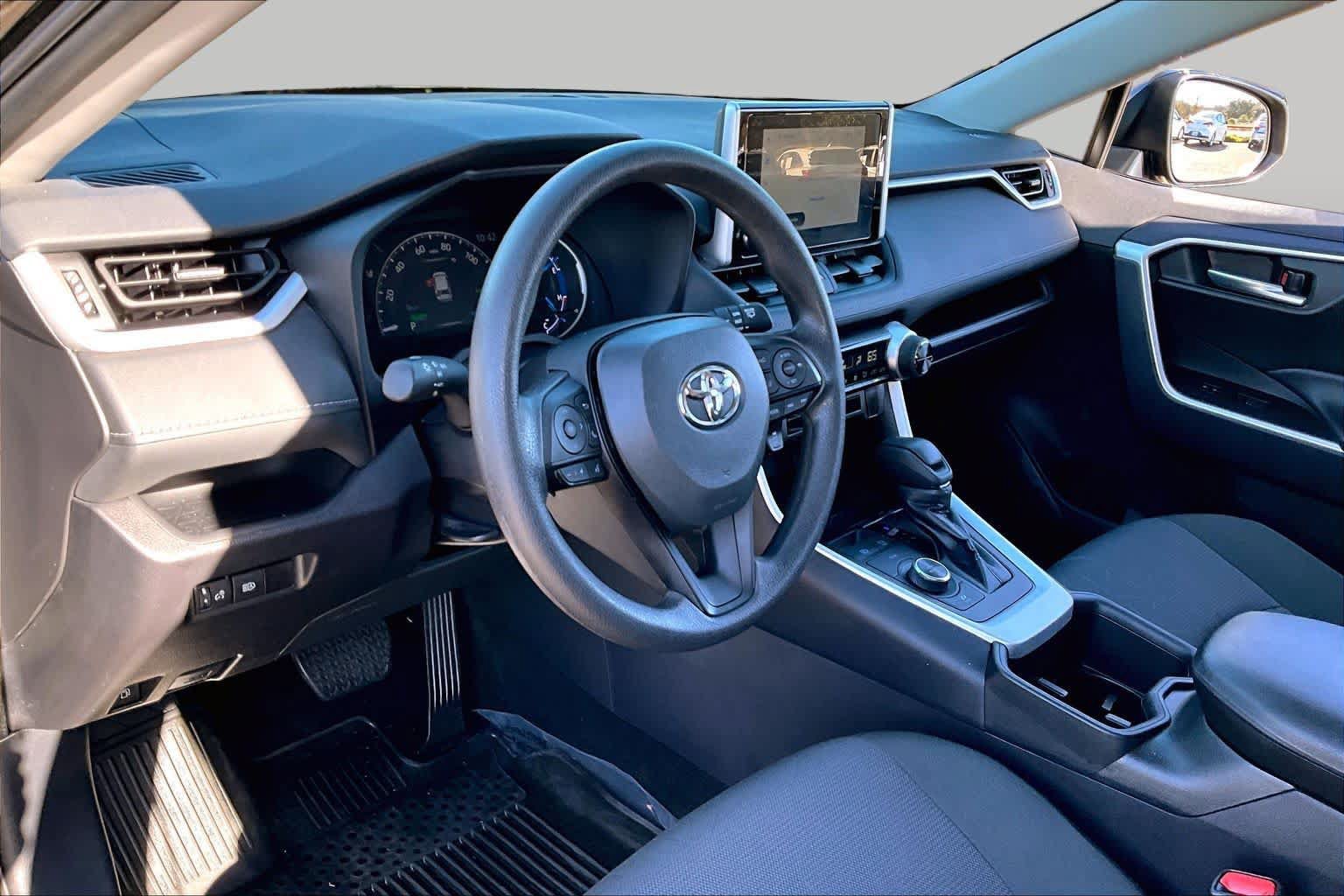 Certified 2025 Toyota RAV4 XLE AWD/4WD image 17