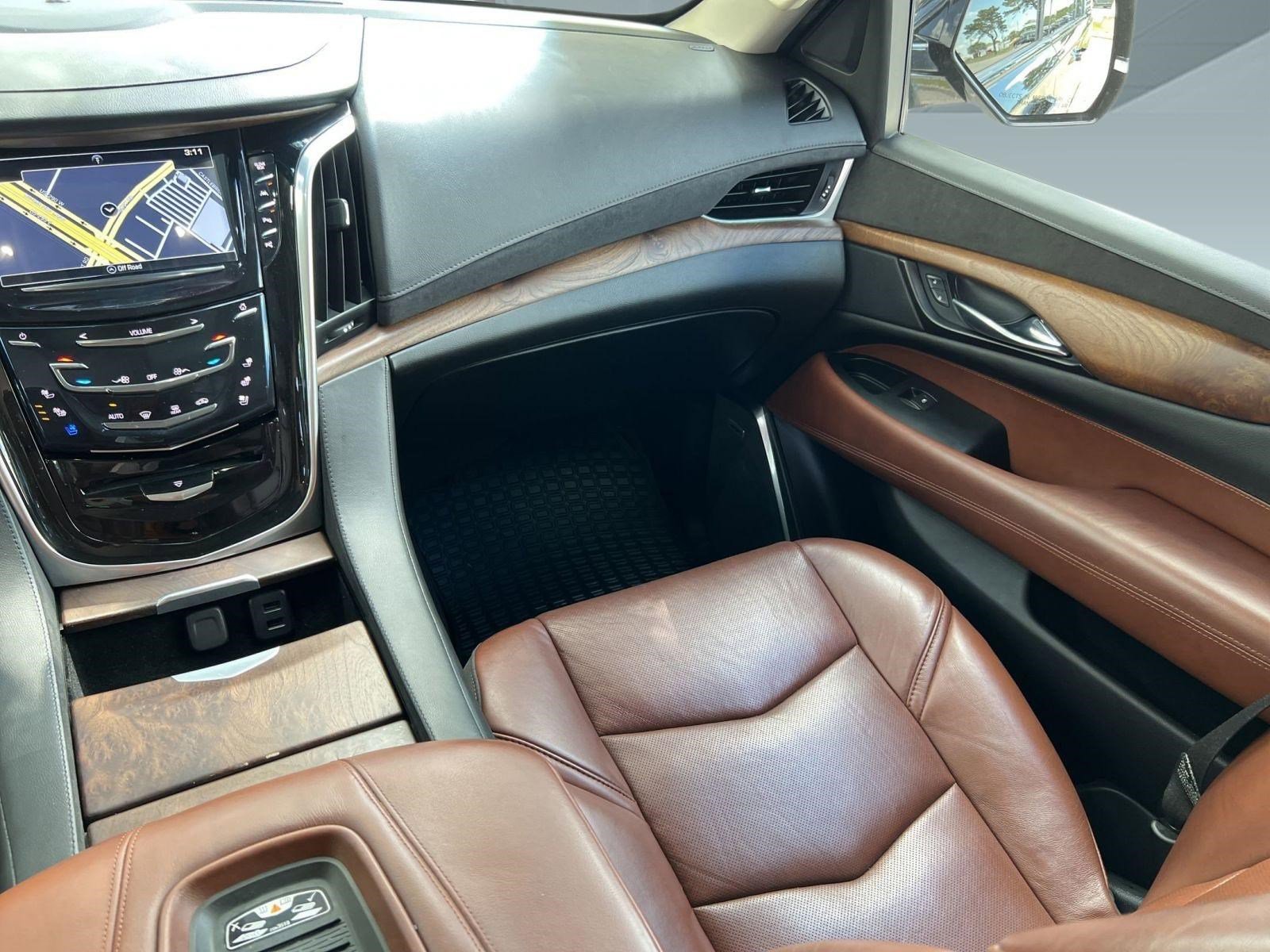 Certified 2020 Cadillac Escalade Premium Luxury w/ Escalade Sport Edition AWD/4WD image 29