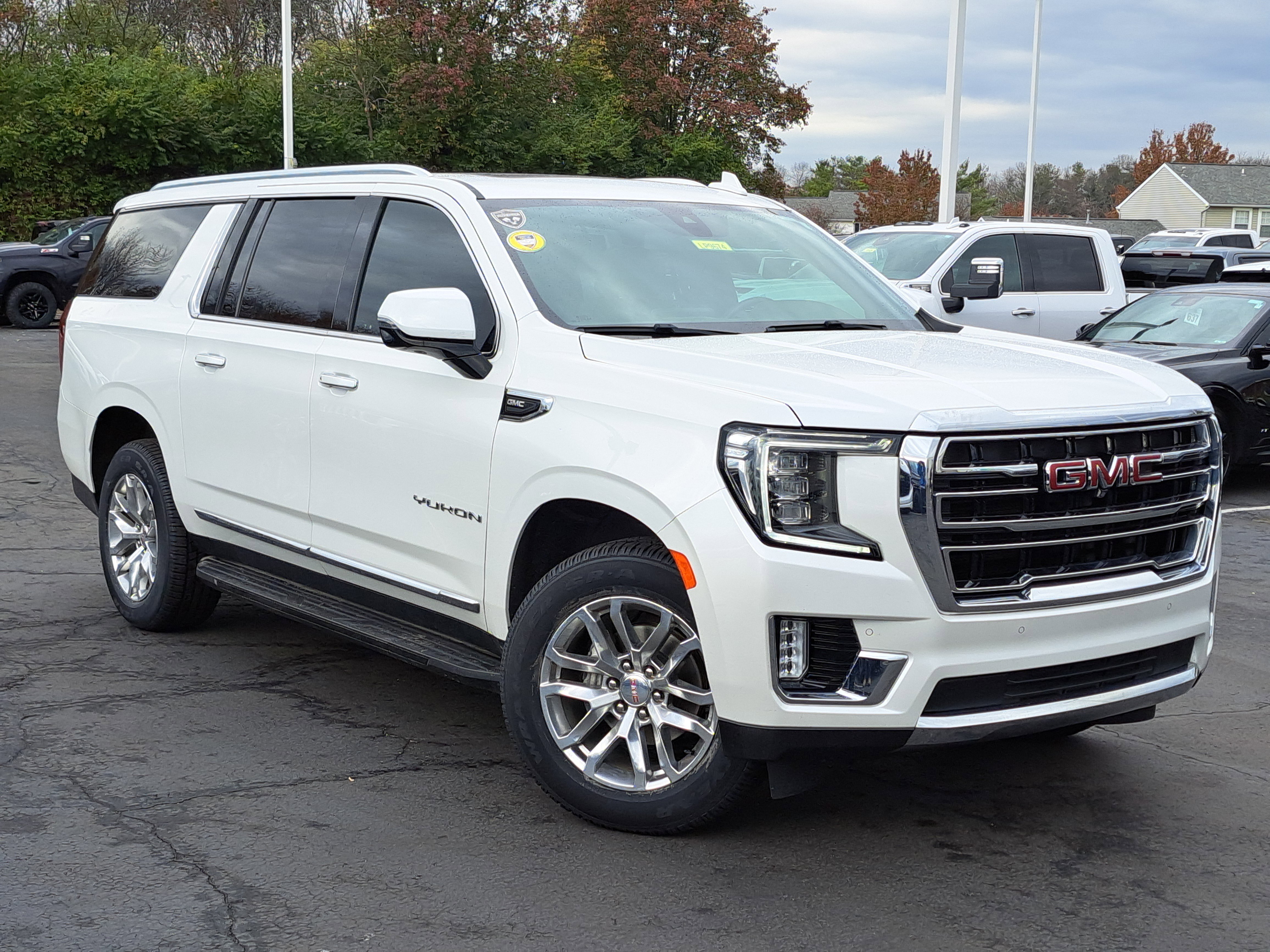 Used 2022 GMC Yukon XL SLT w/ SLT Luxury Package image 25