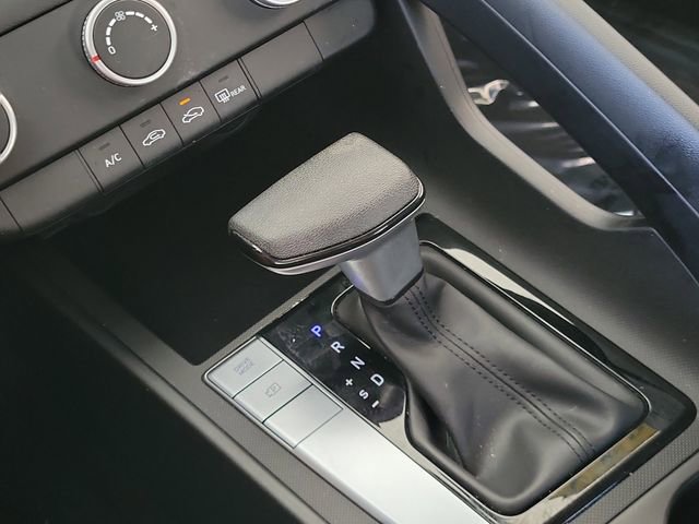 Used 2024 Hyundai Elantra SE image 10