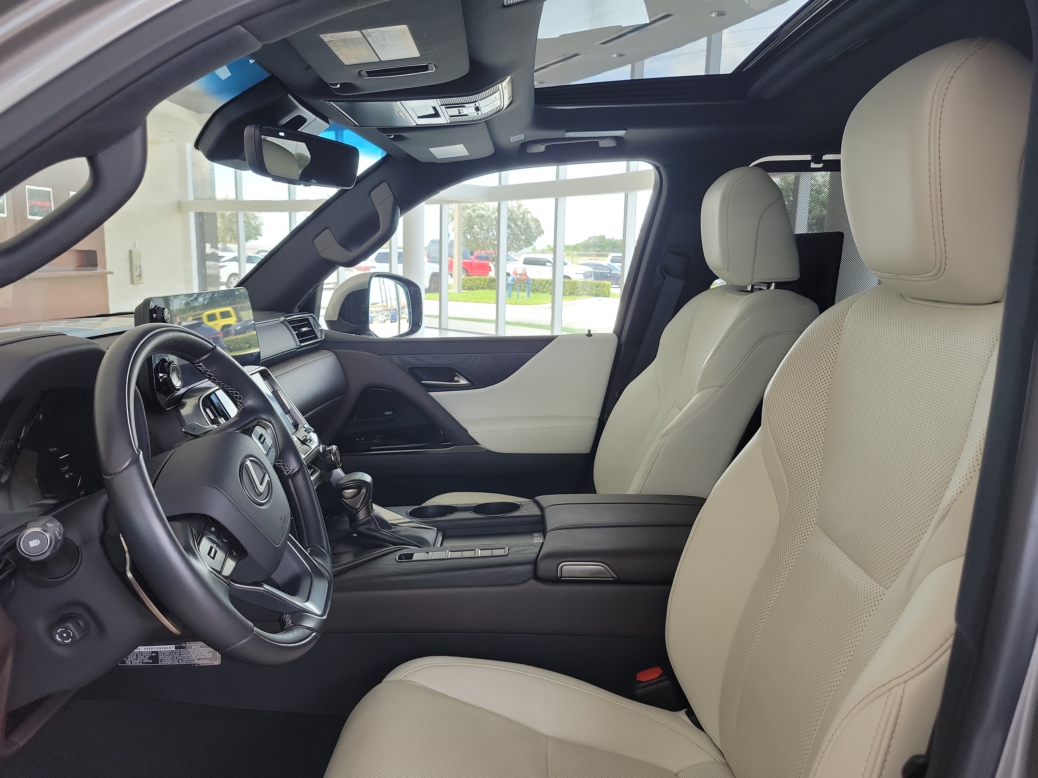 Used 2022 Lexus LX 600 4WD w/ Accessory Package (Z1) image 27