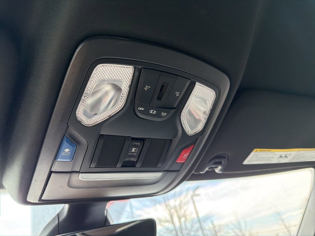 Used 2022 RAM 2500 Big Horn w/ Level C Equiment Group AWD/4WD image 9