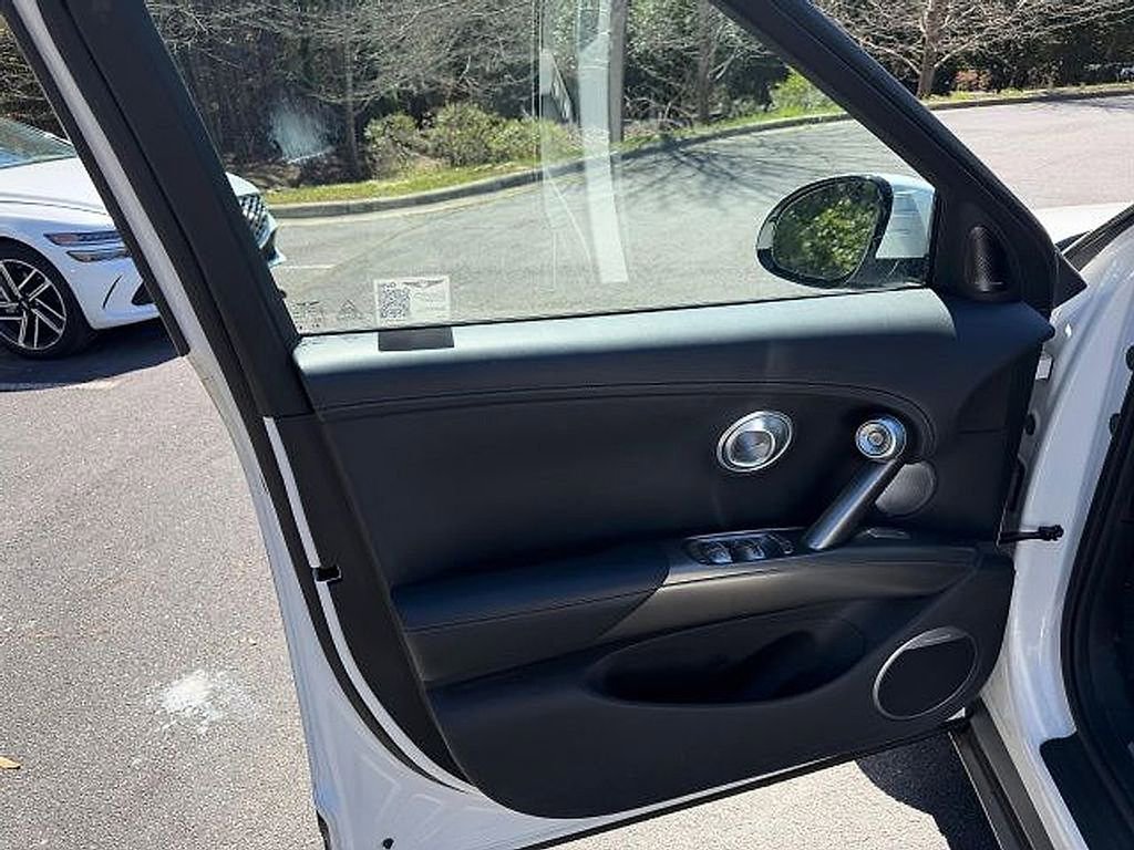 Used 2024 Genesis GV60 Advanced image 3