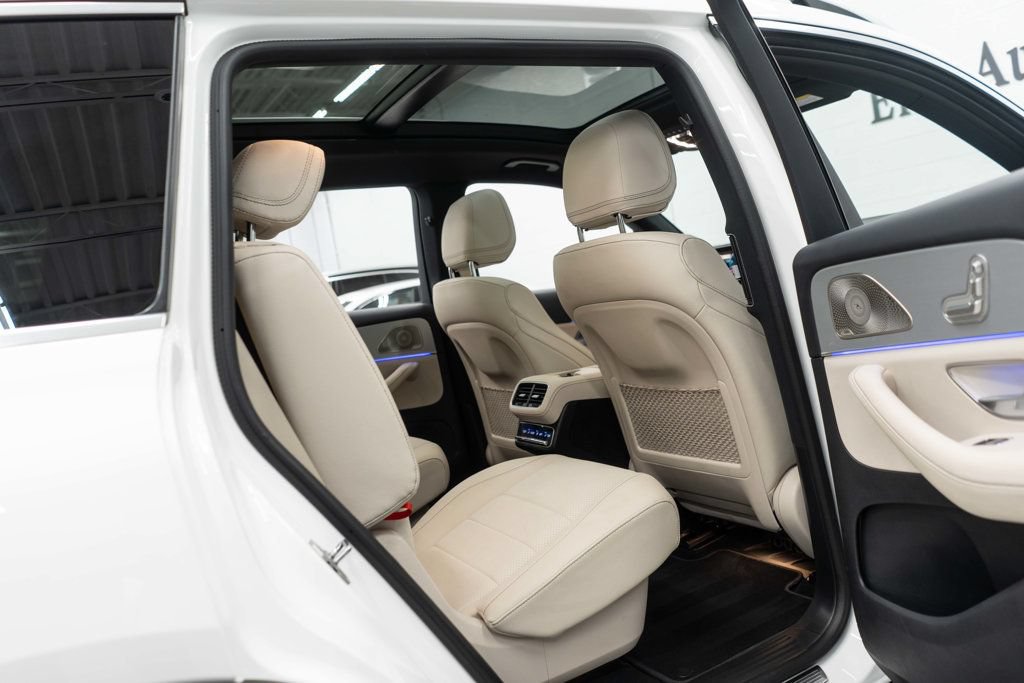 Used 2025 Mercedes-Benz GLS 450 4MATIC image 10