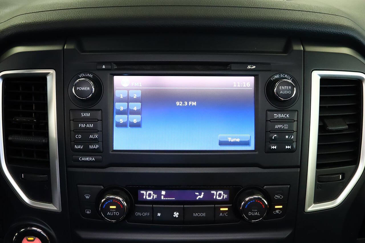 Used 2018 Nissan Titan SV w/ SV Convenience Package AWD/4WD image 17