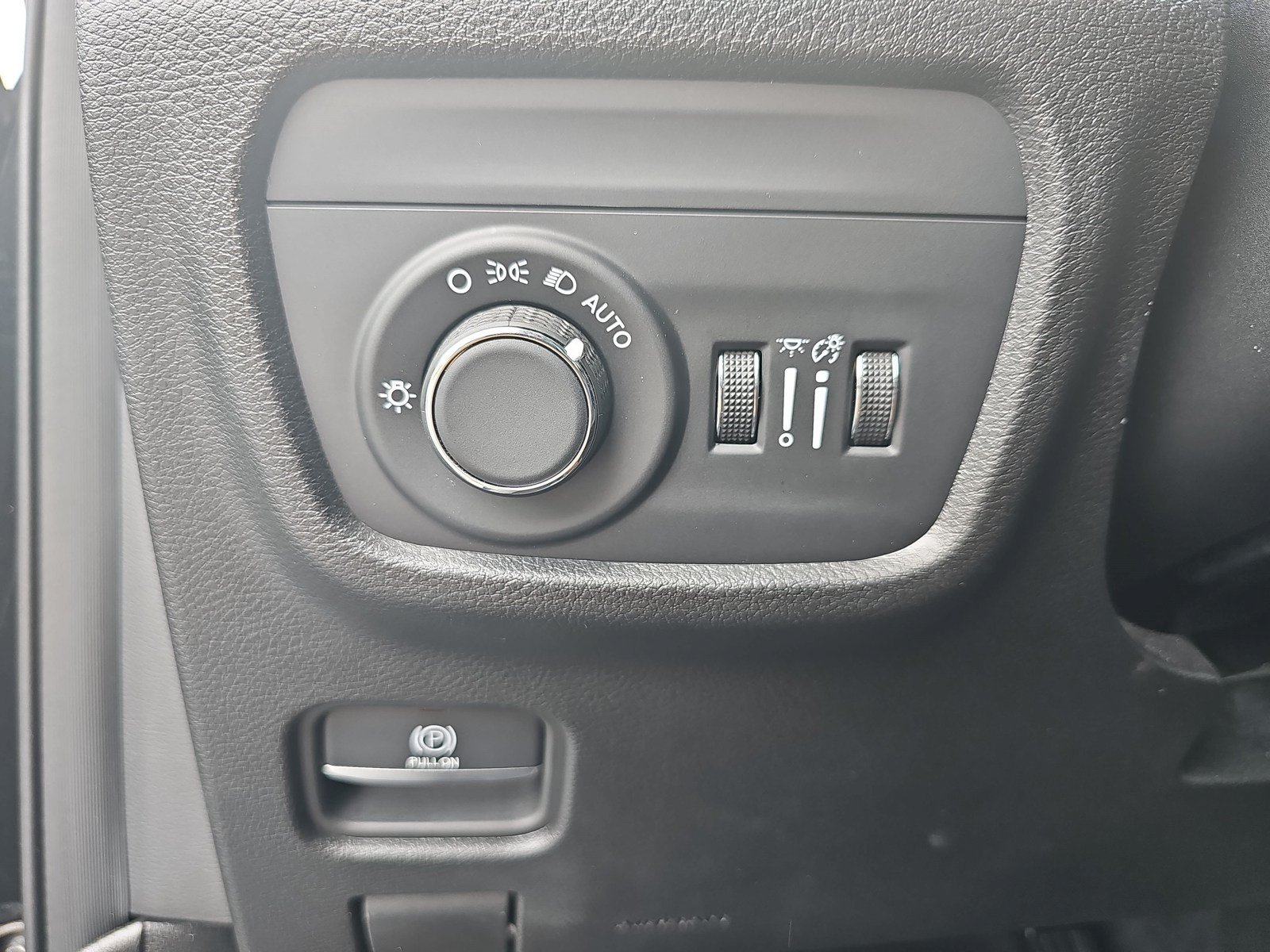 Used 2023 Jeep Grand Cherokee L Laredo RWD image 31