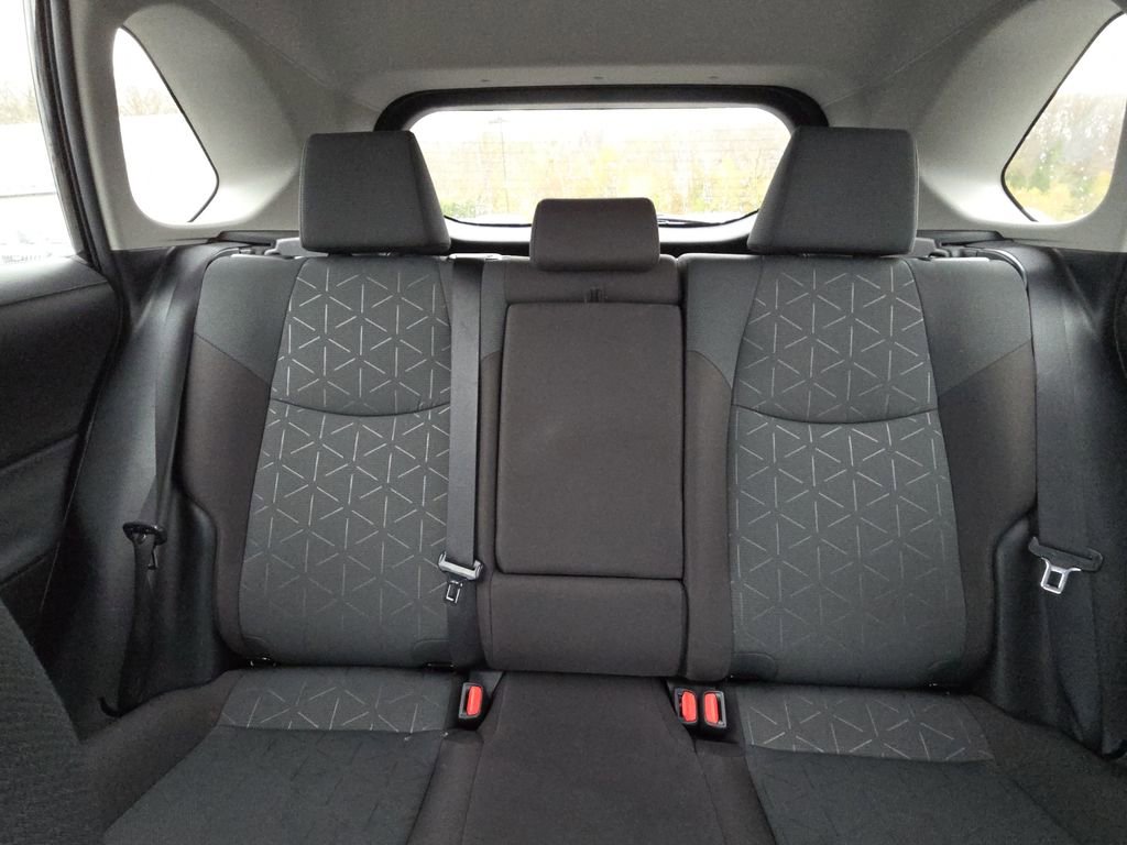 Used 2025 Toyota RAV4 XLE FWD image 25