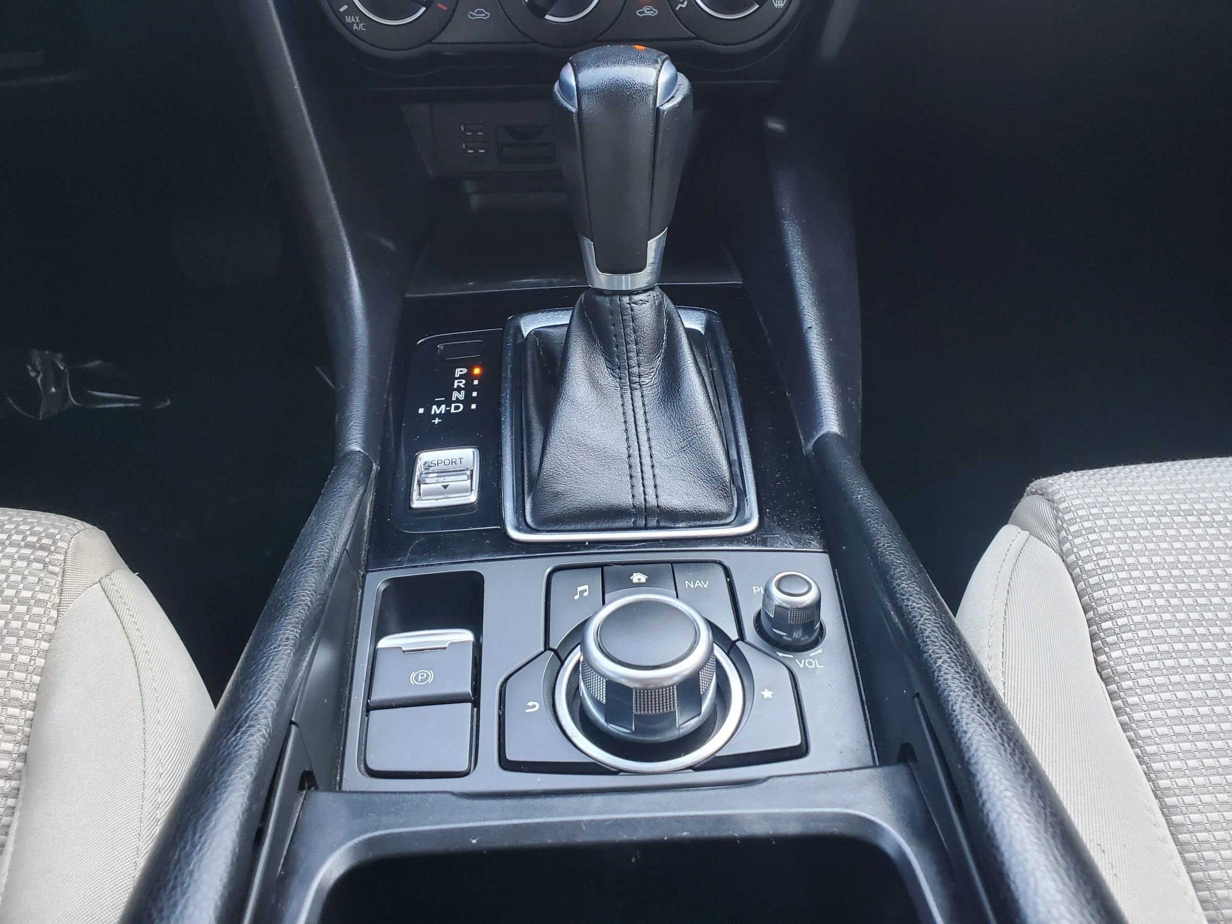 Used 2017 MAZDA MAZDA3 Sport w/ Preferred Equipment Package image 31