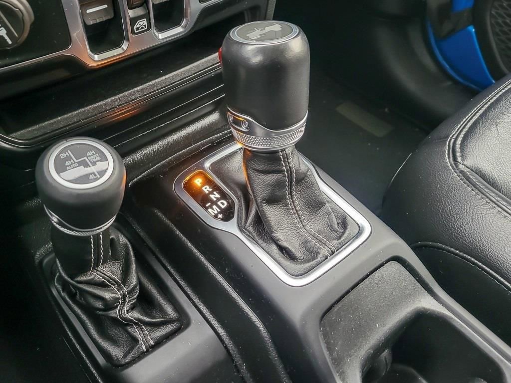 Used 2022 Jeep Wrangler Unlimited Sahara w/ Cold Weather Group image 16